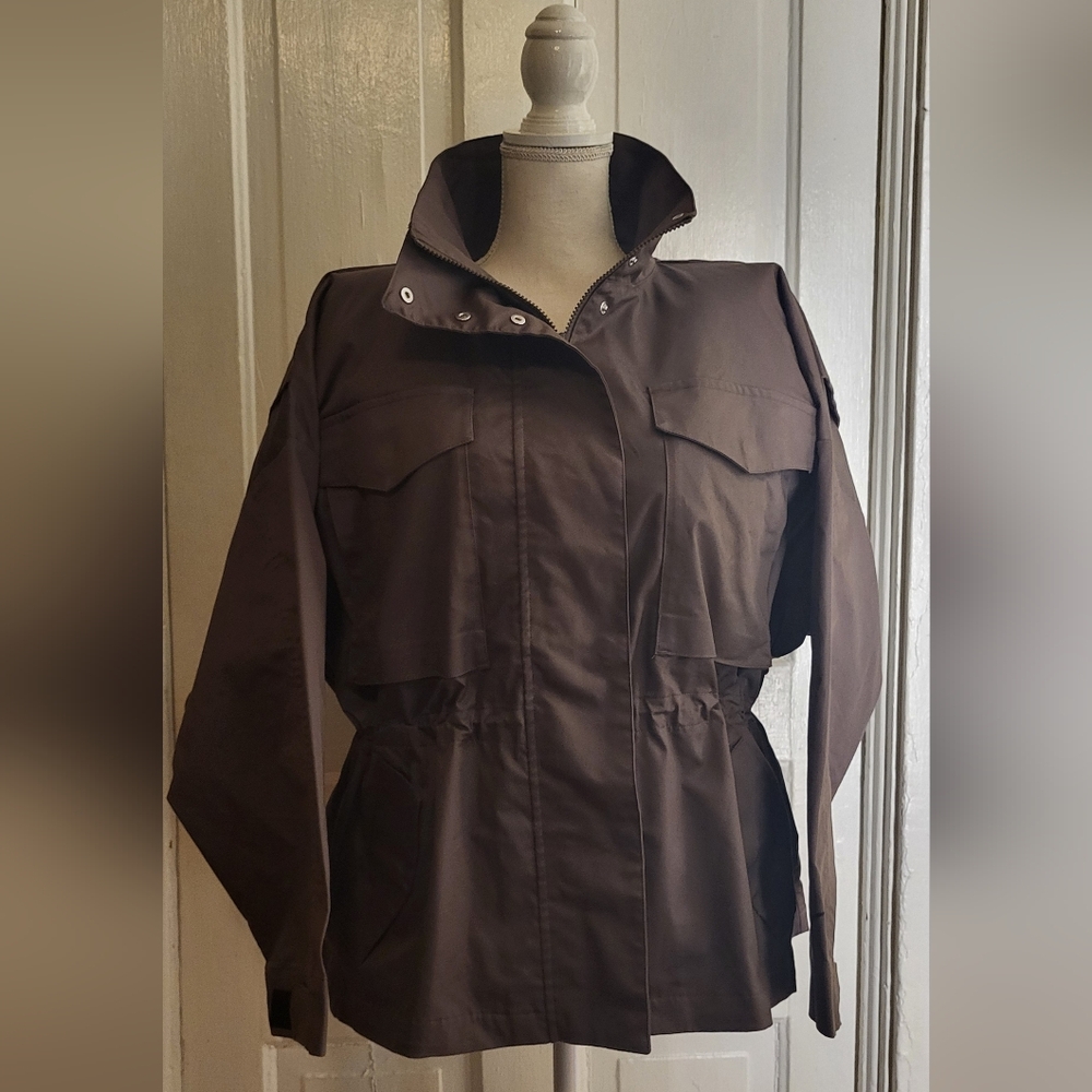 Nike Women’s Woven Jacket - in Brown/Taupe